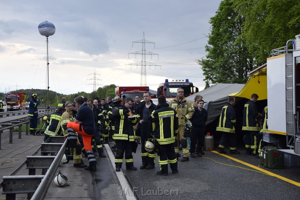 VU Gefahrgut LKW umgestuerzt A 4 Rich Koeln Hoehe AS Gummersbach P141.JPG - Miklos Laubert